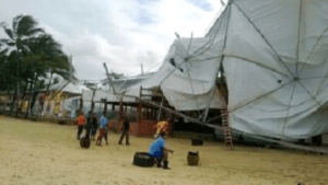 Conjunto de tendas brancas