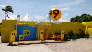 Tendas transparentes no ambiente da 99pop