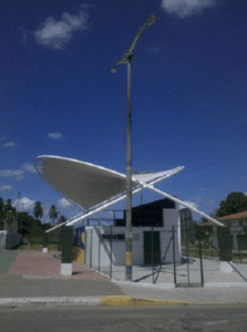 Portaria coberta com tenda branca